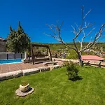 Cook With Sea View - Heated Pool - At 빌라 발치크
